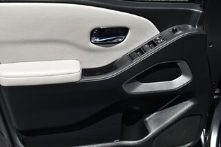 2025 Nissan Frontier Crew Cab 4x2 SV — photo 13