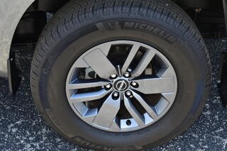 2025 Nissan Frontier Crew Cab 4x2 SV — photo 8