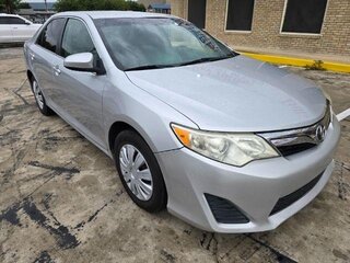 2014 Toyota Camry LE — photo 2