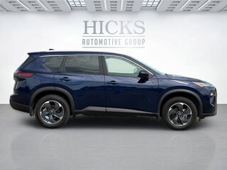 2026 Nissan Rogue SV — photo 4