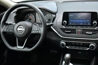 2024 Nissan Altima 2.5 S Sedan — photo 8