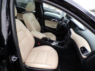 2019 Infiniti QX30 ESSENTIAL — photo 3
