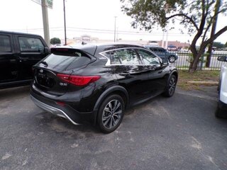 2019 Infiniti QX30 ESSENTIAL — photo 2