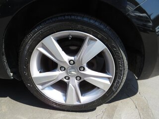 2013 Acura ILX 4dr Sdn 2.0L Tech Pkg — photo 9
