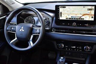2025 Mitsubishi Outlander SE FWD — photo 9