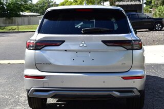 2025 Mitsubishi Outlander SE FWD — photo 4