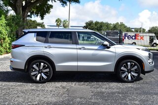 2025 Mitsubishi Outlander SE FWD — photo 7