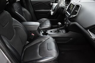 2022 Jeep Cherokee Latitude Lux FWD — photo 11
