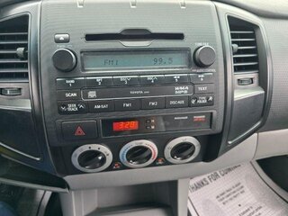 2009 Toyota Tacoma PreRunner V6 — photo 12