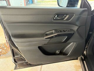 2026 Nissan Pathfinder SV — photo 13