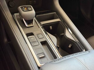 2026 Nissan Pathfinder SV — photo 16