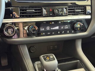 2026 Nissan Pathfinder SV — photo 17