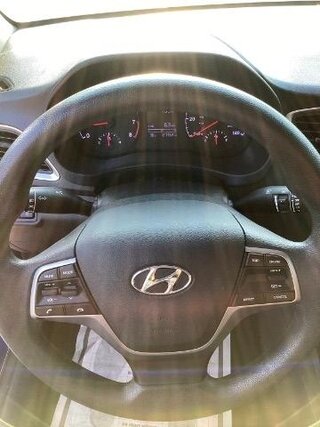 2019 Hyundai Accent SE — photo 8