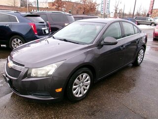 2011 Chevrolet Cruze LT — photo 2