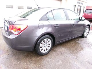 2011 Chevrolet Cruze LT — photo 4