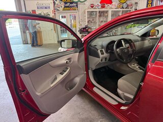 2012 Toyota Corolla 4dr Sdn Man L (Natl) — photo 10