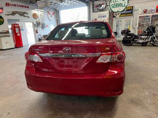 2012 Toyota Corolla 4dr Sdn Man L (Natl) — photo 4