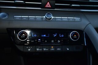 2025 Hyundai Elantra SEL Convenience IVT — photo 17