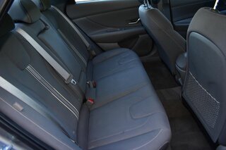 2025 Hyundai Elantra SEL Convenience IVT — photo 10