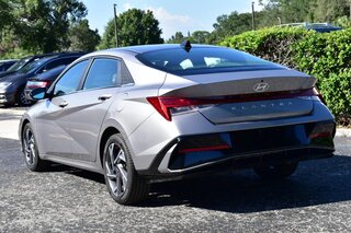 2025 Hyundai Elantra SEL Convenience IVT — photo 3