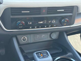 2023 Nissan Rogue SV — photo 17