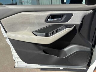 2023 Nissan Rogue SV — photo 13