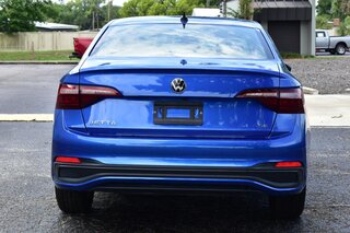 2024 Volkswagen Jetta SE Auto — photo 4