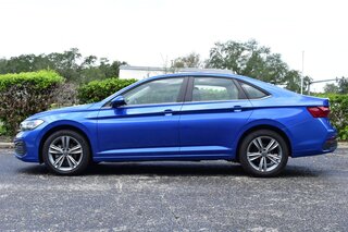 2024 Volkswagen Jetta SE Auto — photo 2