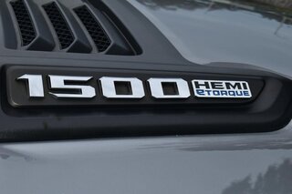 2022 Ram 1500 Laramie 4x4 Crew Cab 6'4" Box — photo 11
