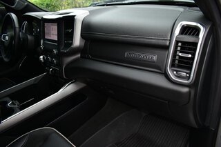 2022 Ram 1500 Laramie 4x4 Crew Cab 6'4" Box — photo 15