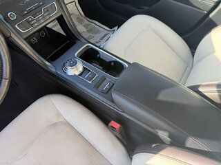2019 Ford Fusion SE FWD — photo 15