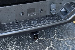 2025 Ram 1500 Warlock 4x4 Crew Cab 5'7" Box — photo 9