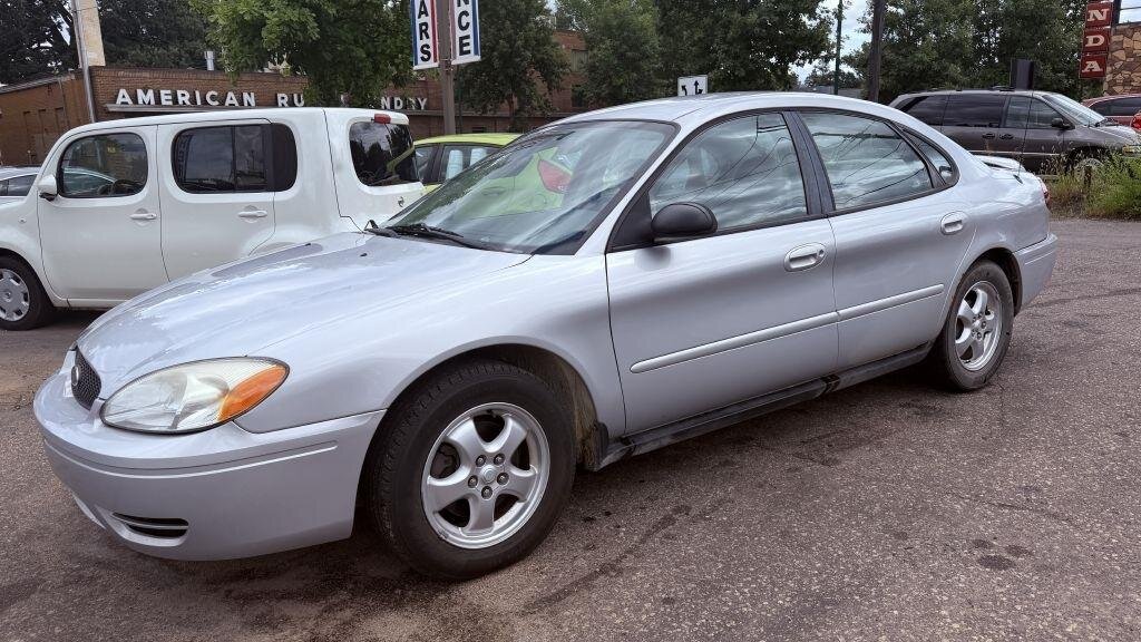 2005 Ford Taurus SE