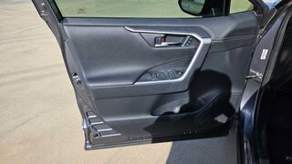2019 Toyota Rav4 Limited — photo 13
