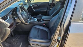 2019 Toyota Rav4 Limited — photo 15