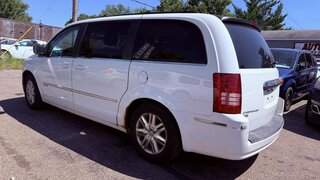 2010 Chrysler Town & Country TOURING — photo 5