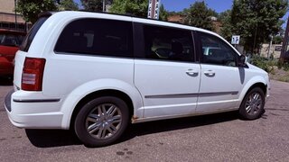 2010 Chrysler Town & Country TOURING — photo 4