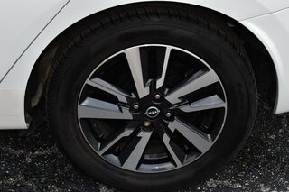 2024 Nissan Versa SV CVT — photo 8