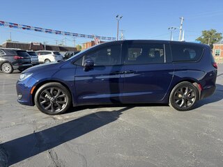 2019 Chrysler Pacifica Touring Plus FWD — photo 2