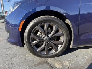 2019 Chrysler Pacifica Touring Plus FWD — photo 9