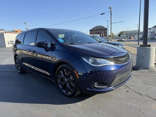 2019 Chrysler Pacifica Touring Plus FWD — photo 7