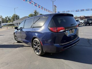 2019 Chrysler Pacifica Touring Plus FWD — photo 3