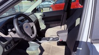 2010 Ford Focus SE — photo 6
