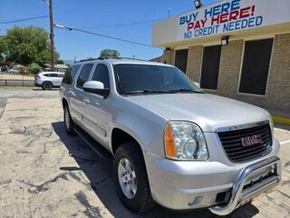 2011 GMC Yukon XL SLE — photo 2