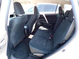 2018 Toyota Rav4 LE — photo 4