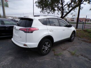 2018 Toyota Rav4 LE — photo 2