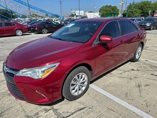 2017 Toyota Camry LE — photo 2