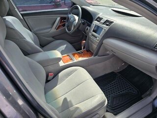 2011 Toyota Camry XLE V6 — photo 7
