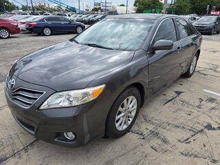 2011 Toyota Camry XLE V6 — photo 1