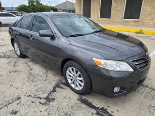 2011 Toyota Camry XLE V6 — photo 2